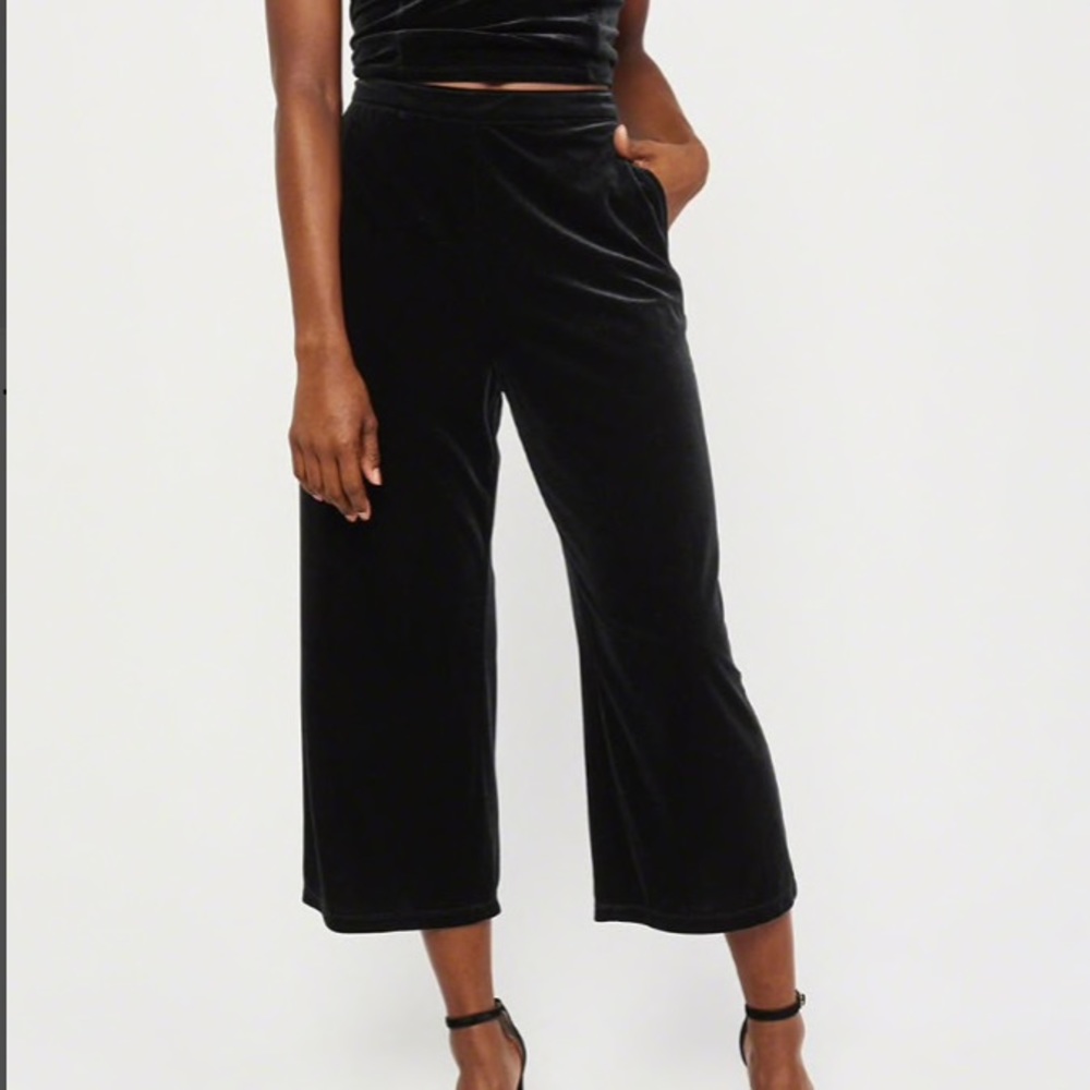 A&F Velvet cropped pants